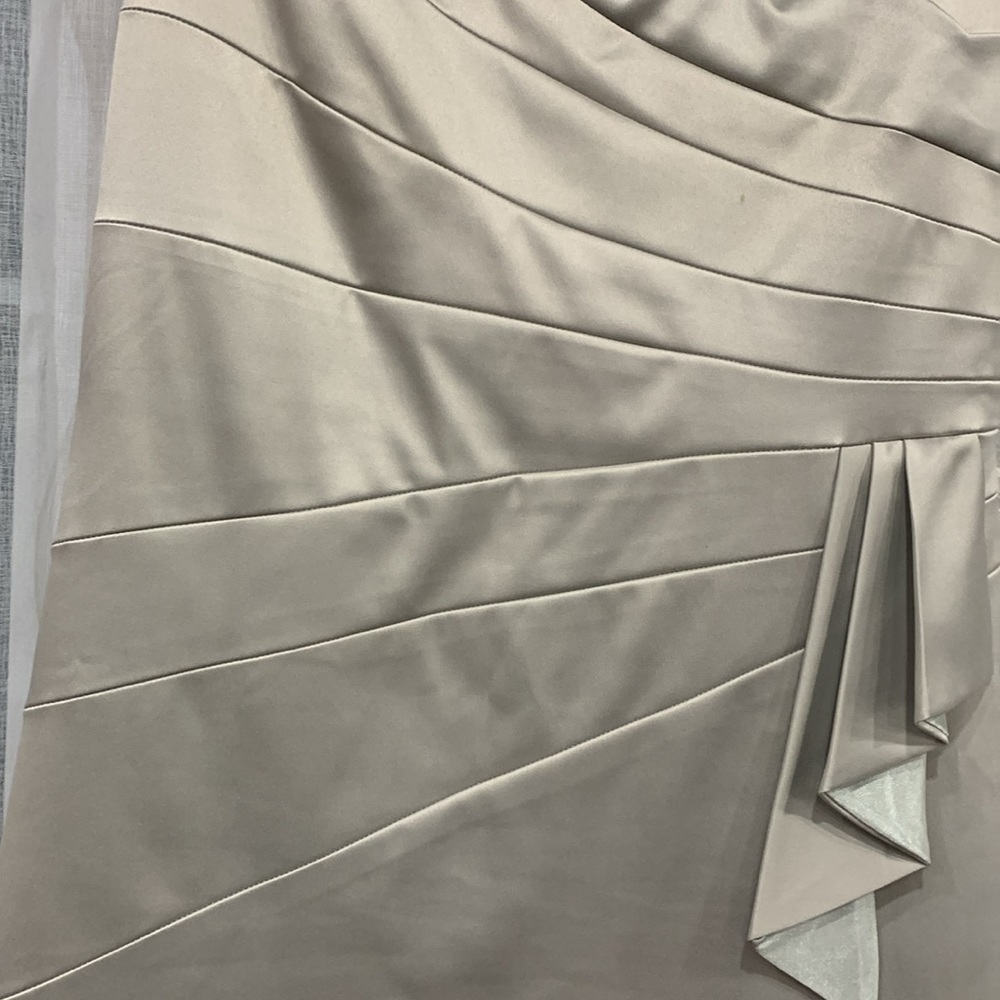 Chancelle Formal Dress - Picture 5 of 7